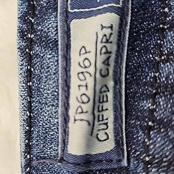 Women's Jean Capri - Picture 9 of 10